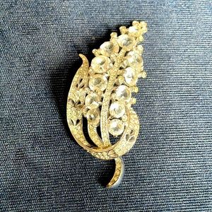 Vintage rhinestone leaf silver pin